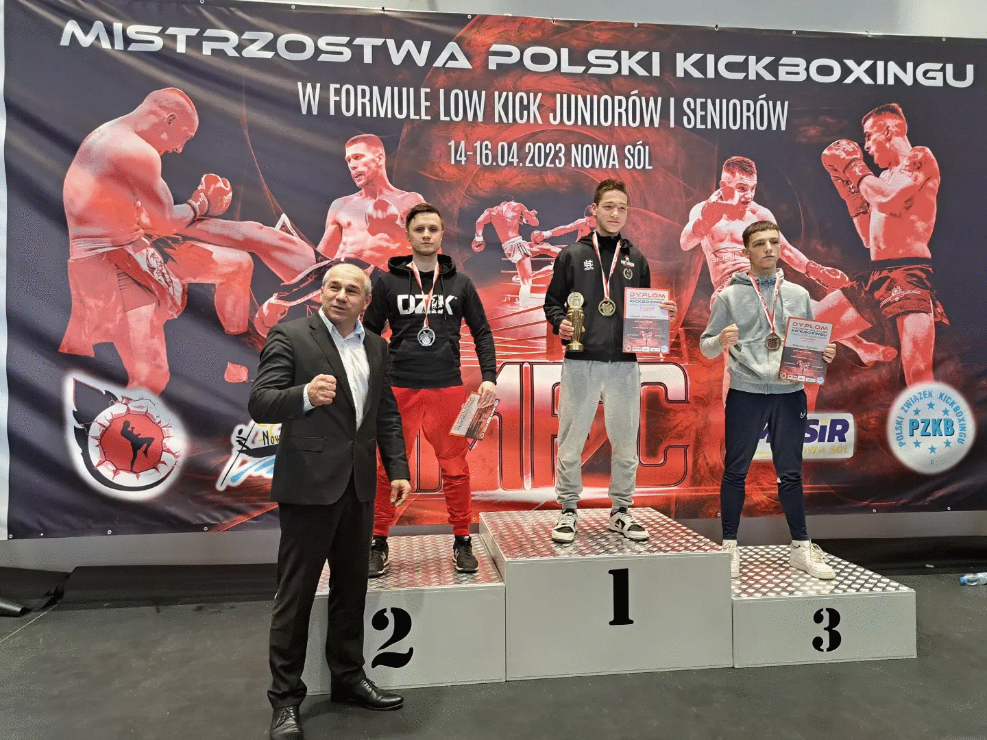 Czarek_Osie-podium-2.gif - 969.81 KB